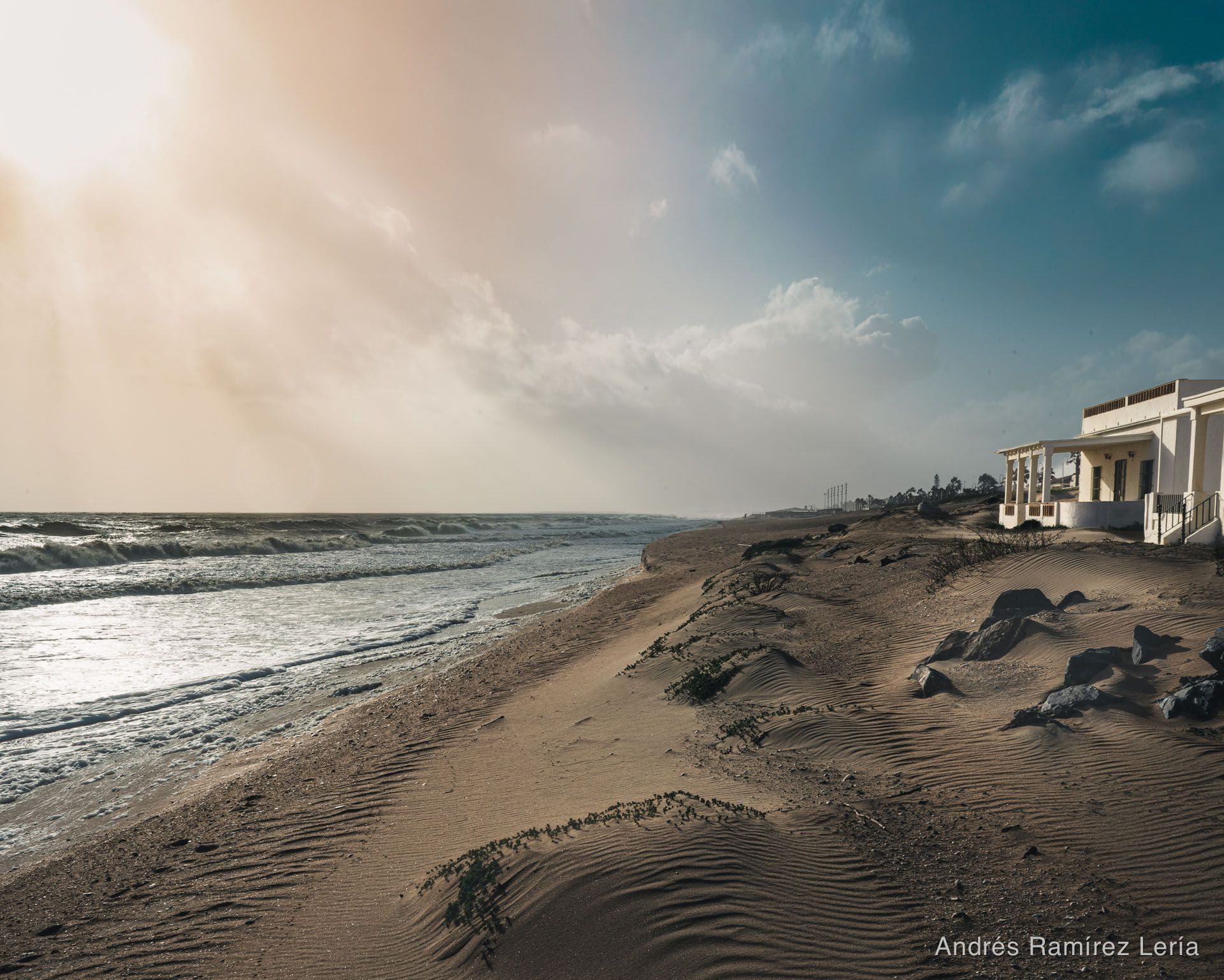 Febrero en #LaAntilla, con la playa abierta, el viento haciendo lo suyo y esa luz que hace que todo parezca más tranquilo.