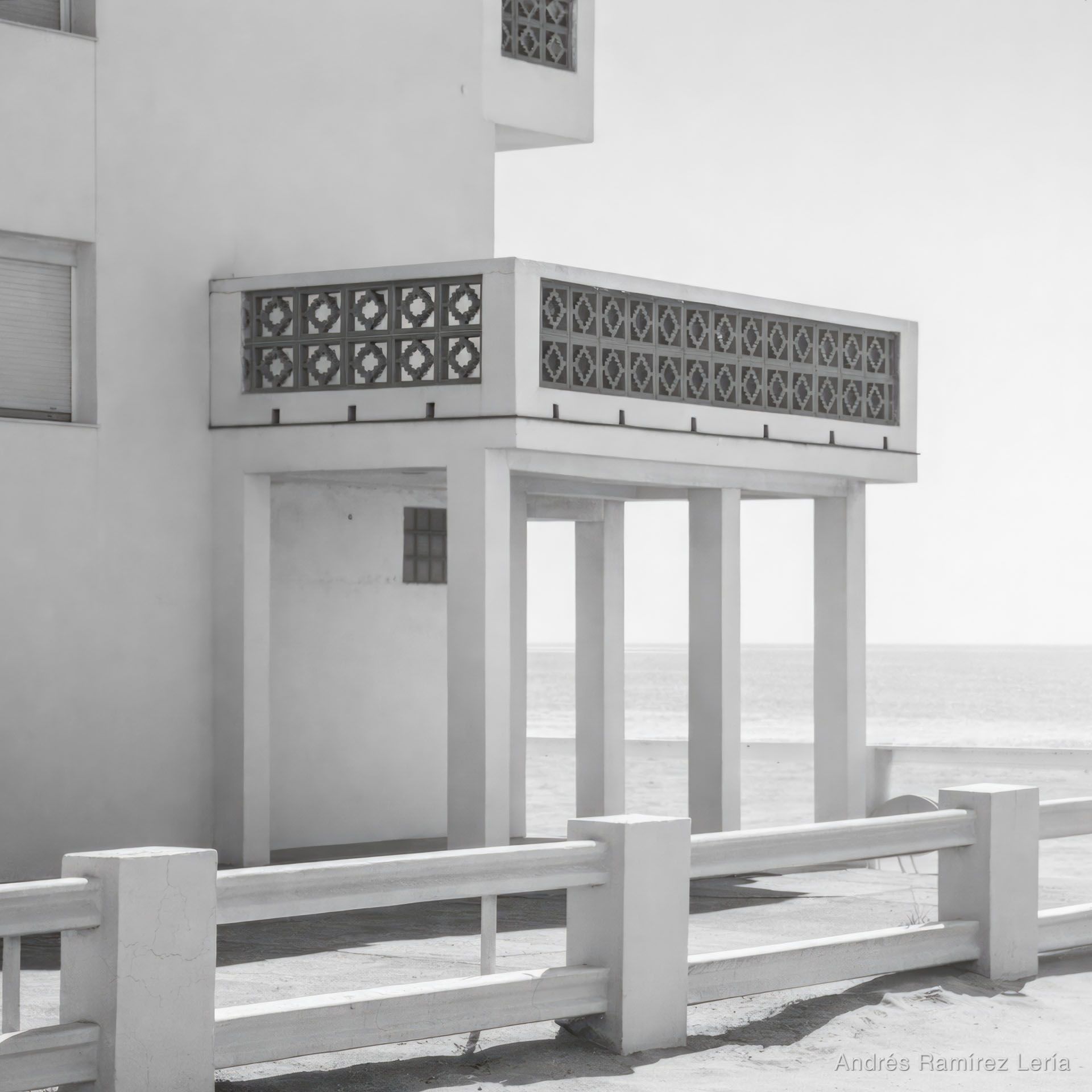 En La Antilla la arquitectura no busca protagonismo; ella se adapta. Son volúmenes claros, muy silenciosos, pensados para convivir con el viento atlántico y la luz limpia y clara del sur. Hay algo atl